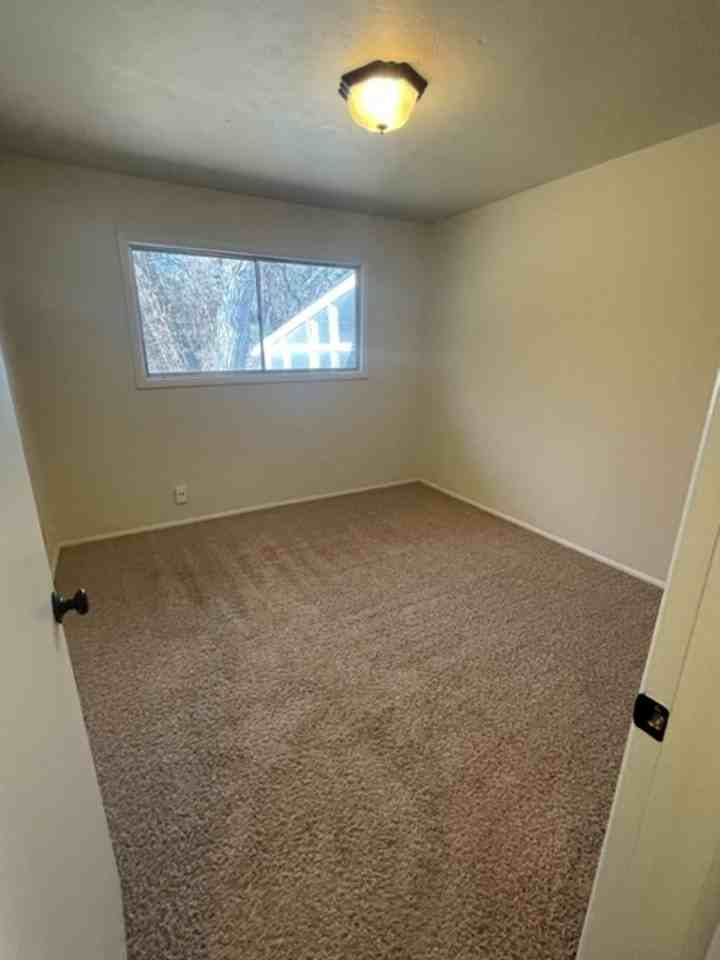 509 Yale Dr - Photo 4 of 14