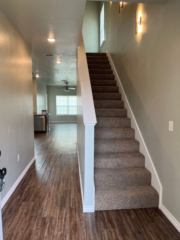 113 Village North Cir - Photo 2 of 13