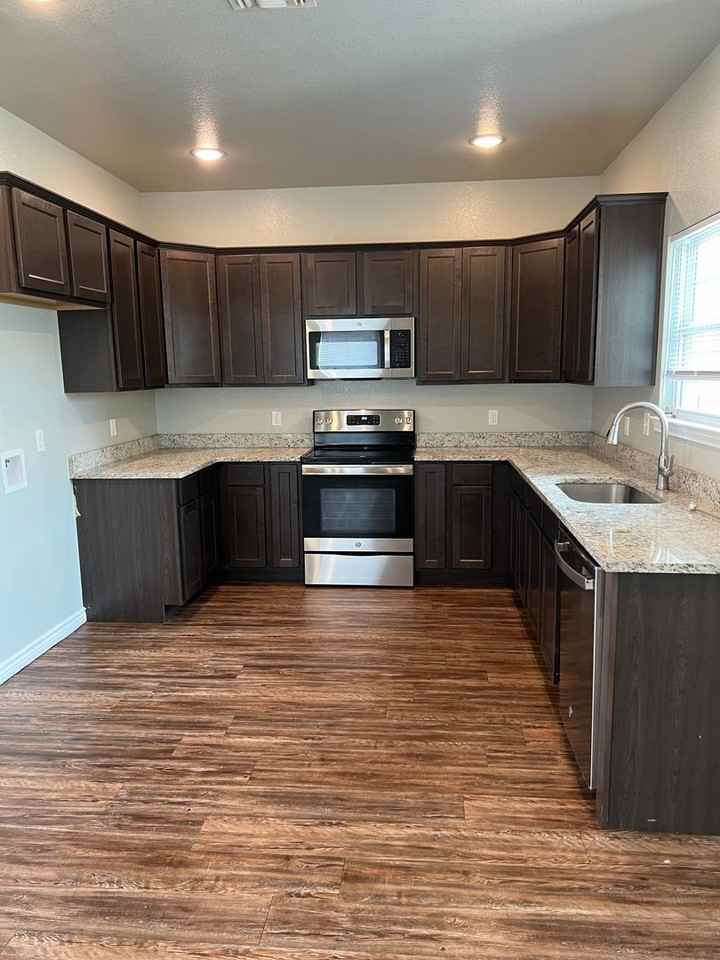 113 Village North Cir - Photo 3 of 13