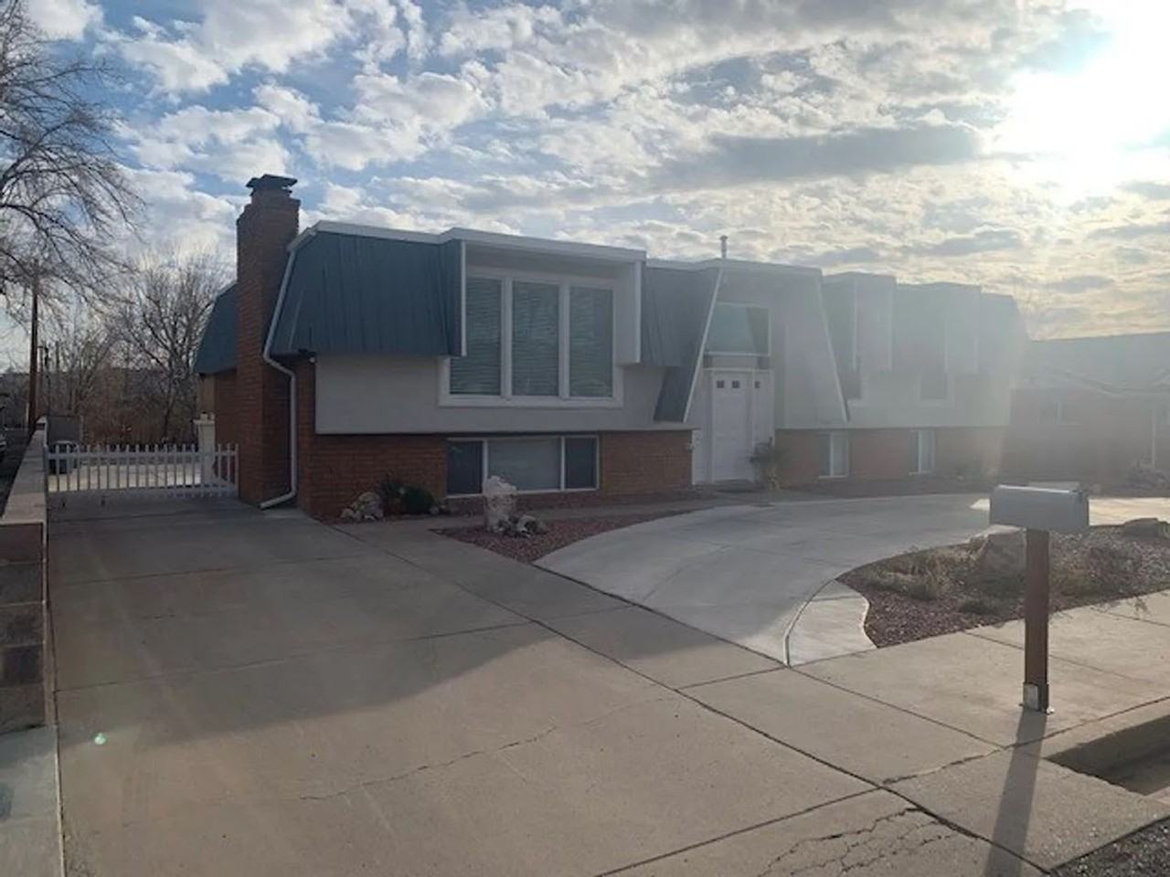 620 E 600 S #B - Photo 2 of 19