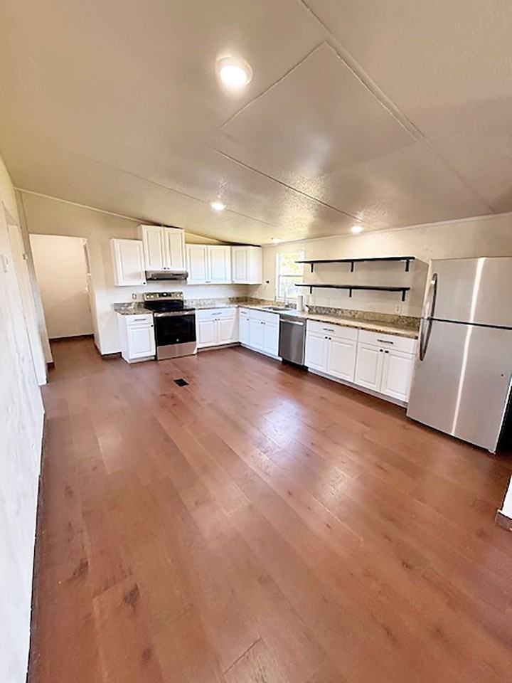 348 Coyote Trl - Photo 3 of 27