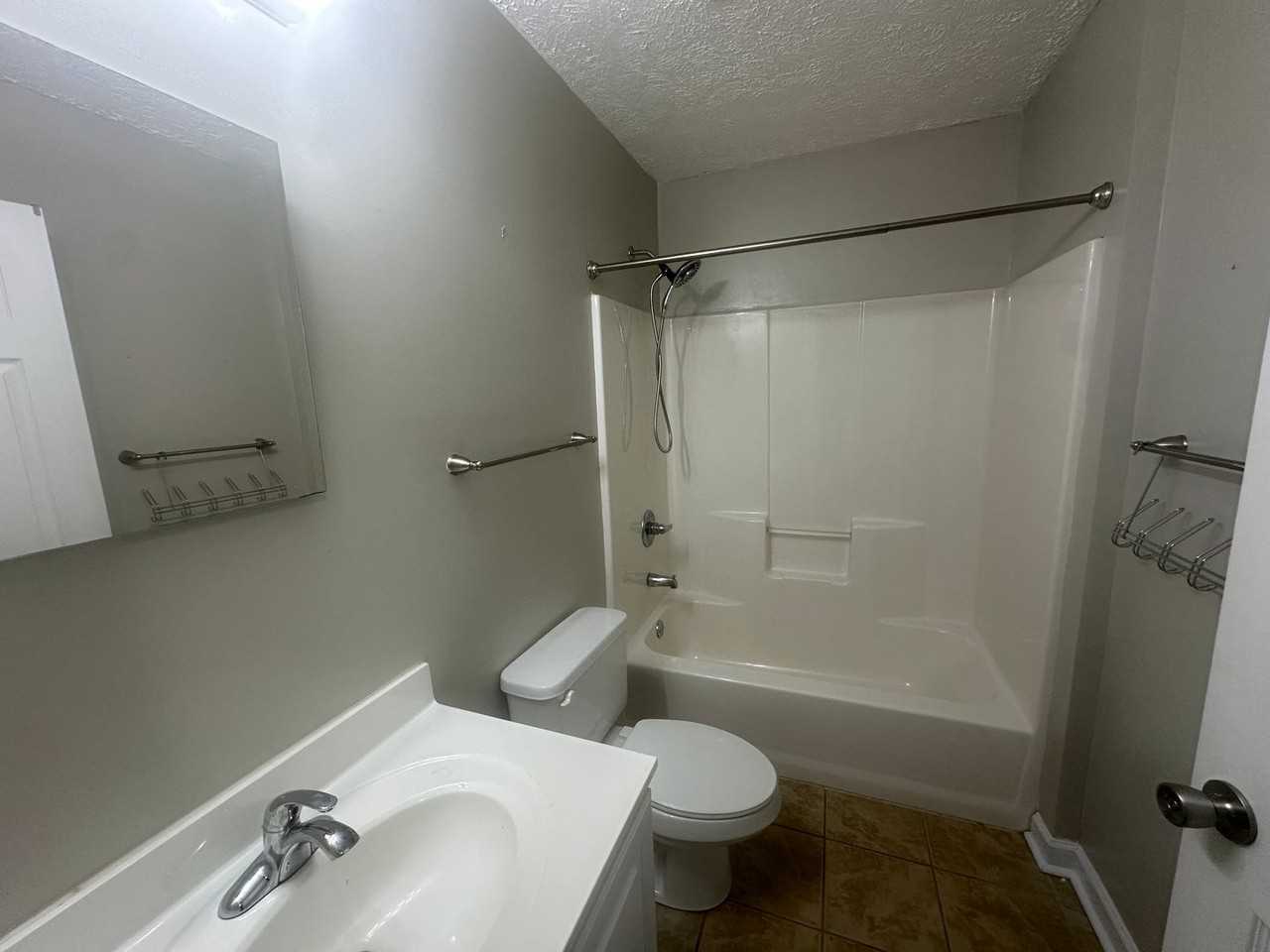 2340 Locust Grove Cir Ne - Photo 3 of 24