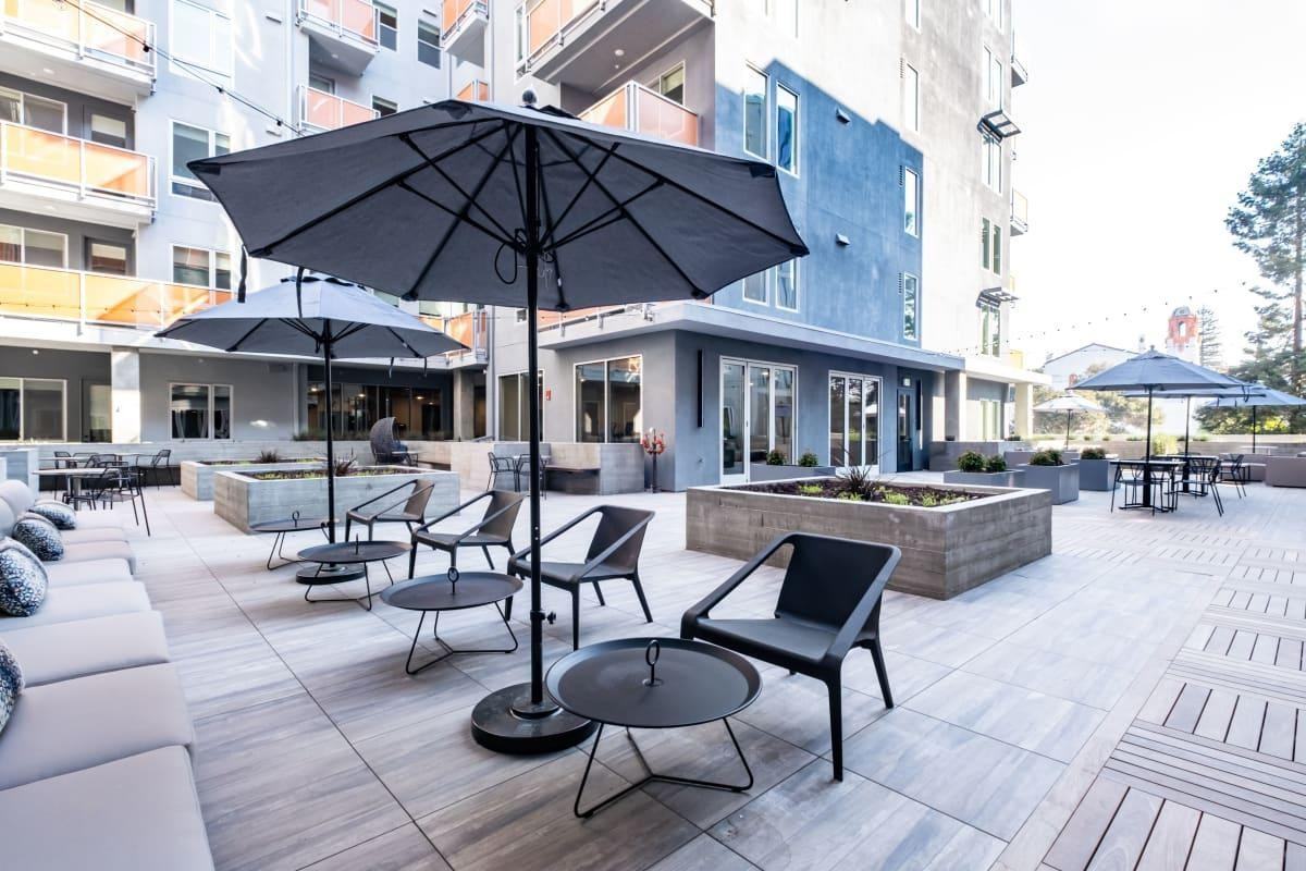 295 29th St - Photo 6 of 18