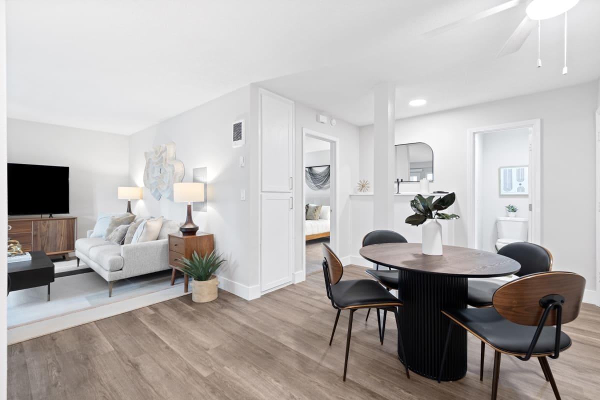 5353 Baltimore Dr - Photo 6 of 33