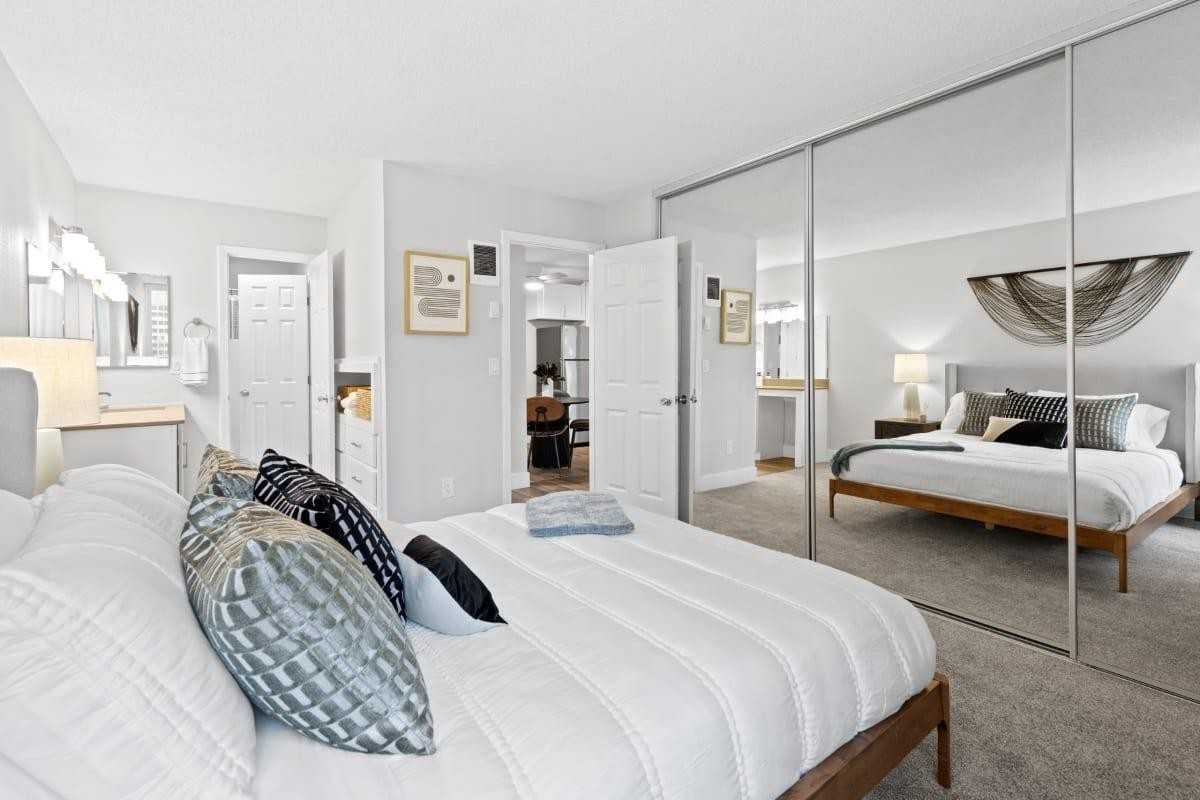 5353 Baltimore Dr - Photo 7 of 33