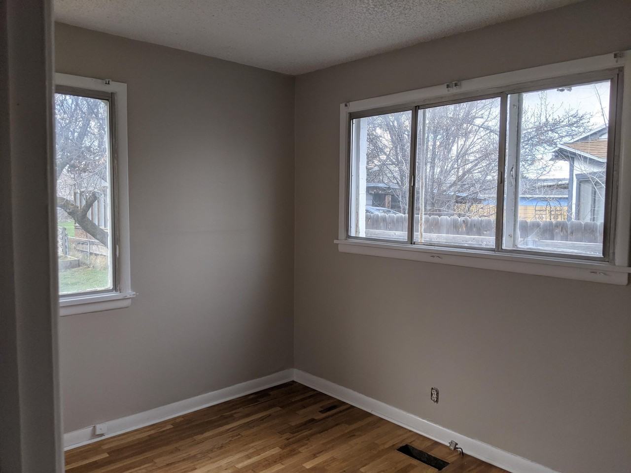 539 N Catherine St - Photo 3 of 16