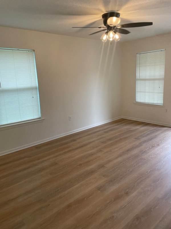 992 W Oak St - Photo 2 of 10