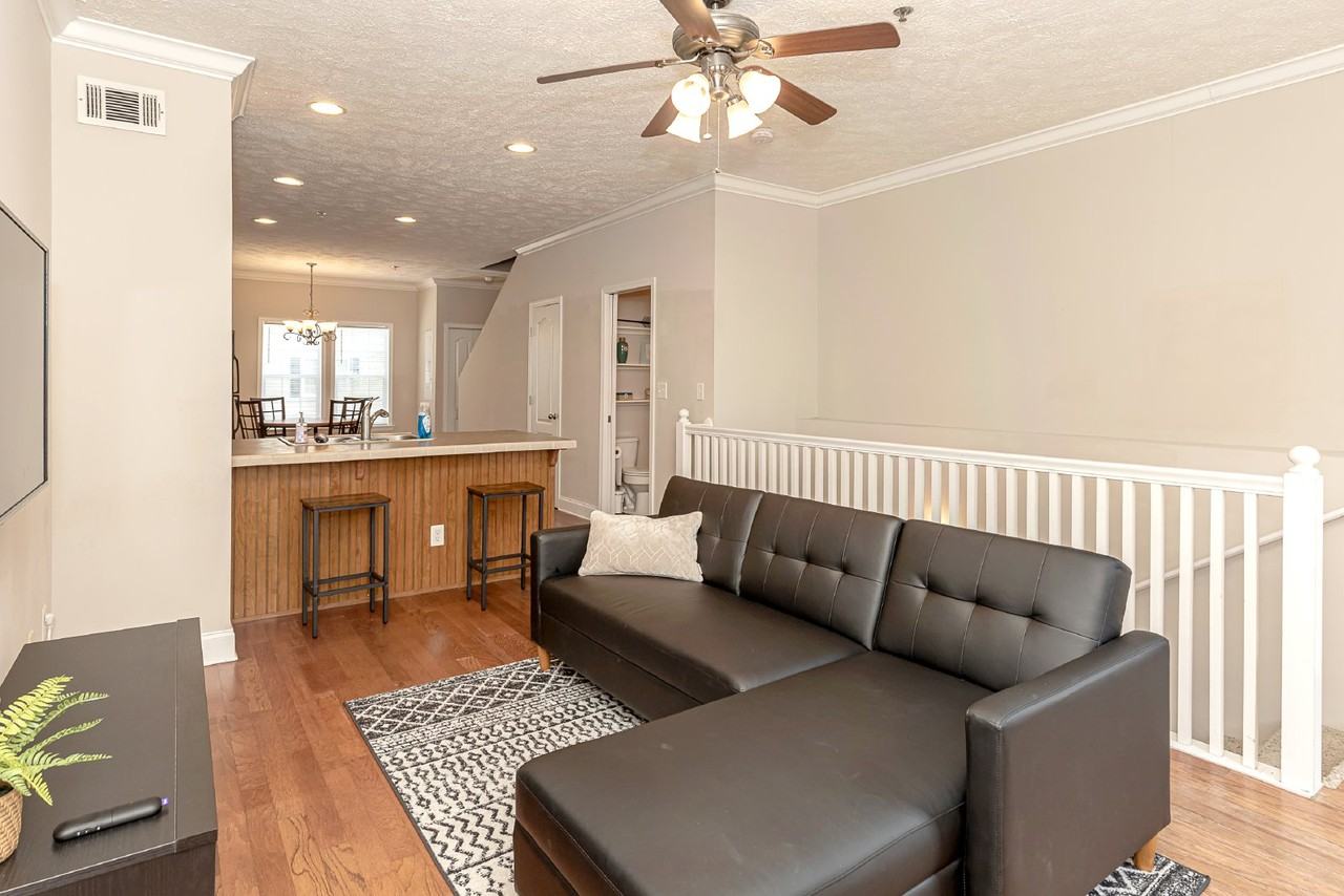 611 Peach St - Photo 4 of 14