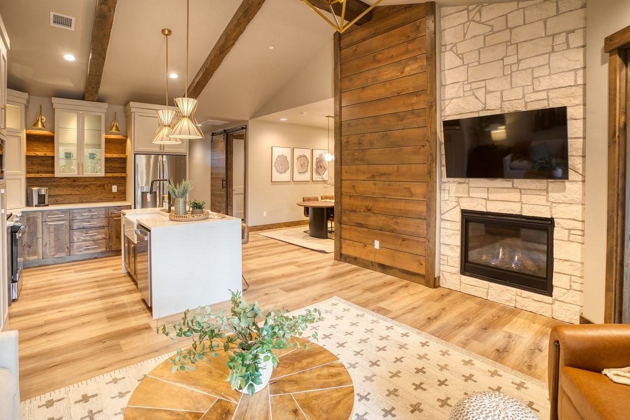 5301 S Sutter Dr Unit 2 - Photo 4 of 24