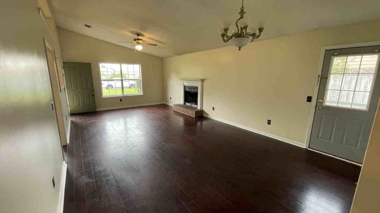 1222 Desert Storm Dr - Photo 3 of 4