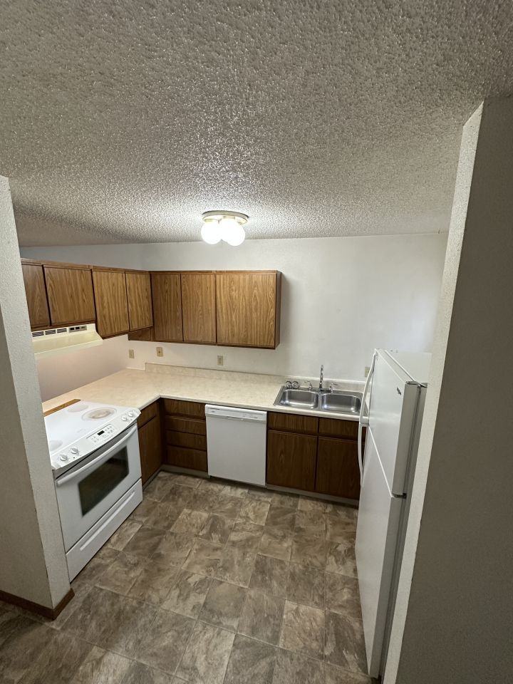 940 N 17th St #4 - Photo 3 of 8