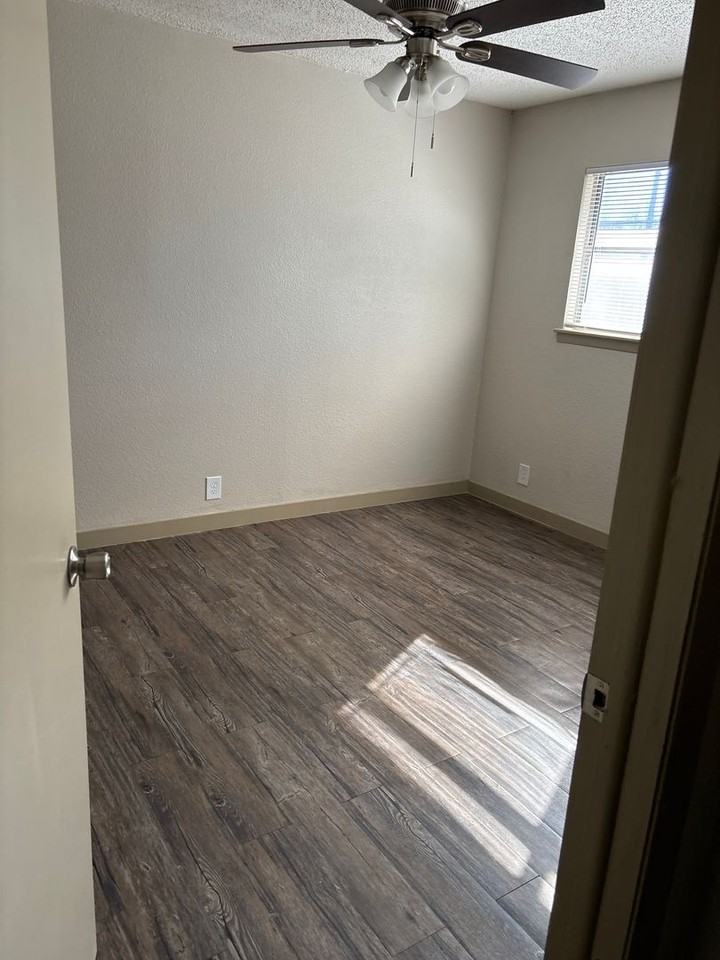 Commerce Village Apartments - Photo 5 of 30