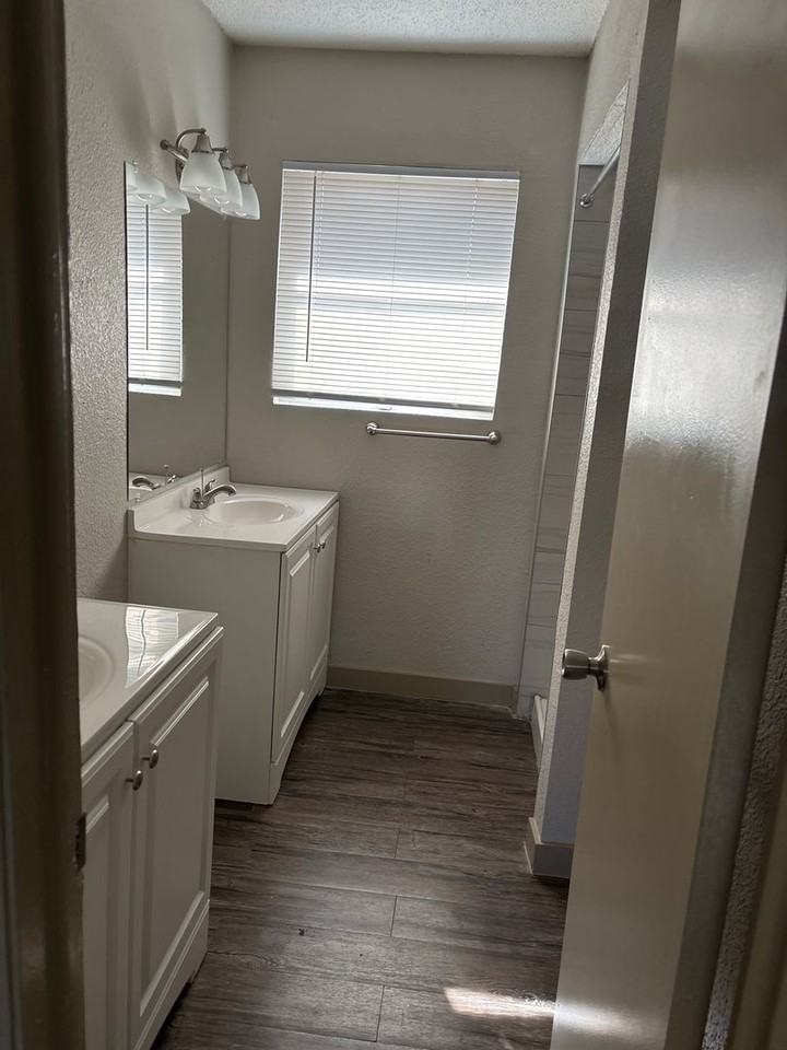 Commerce Village Apartments - Photo 7 of 30