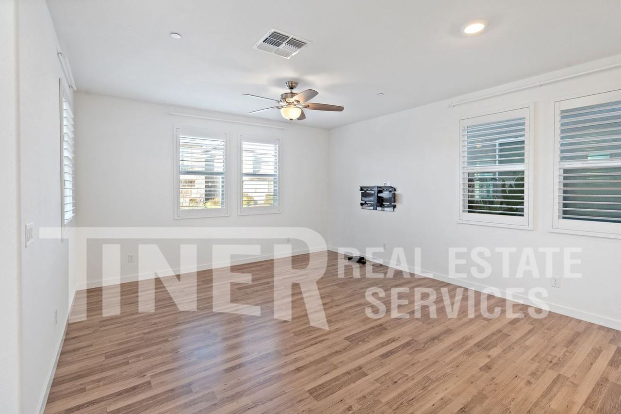 2852 Honey Opal Ave - Photo 3 of 24