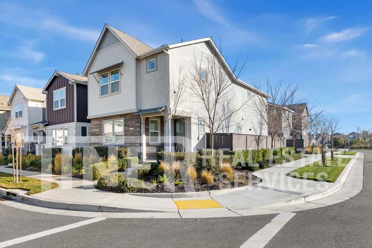 2852 Honey Opal Ave - Photo 4 of 24