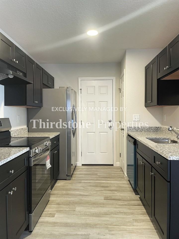 8940 Cocoa Ave - Photo 4 of 24