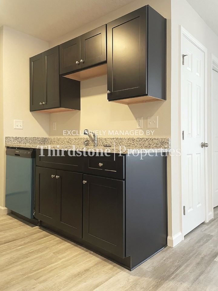 8940 Cocoa Ave - Photo 6 of 24