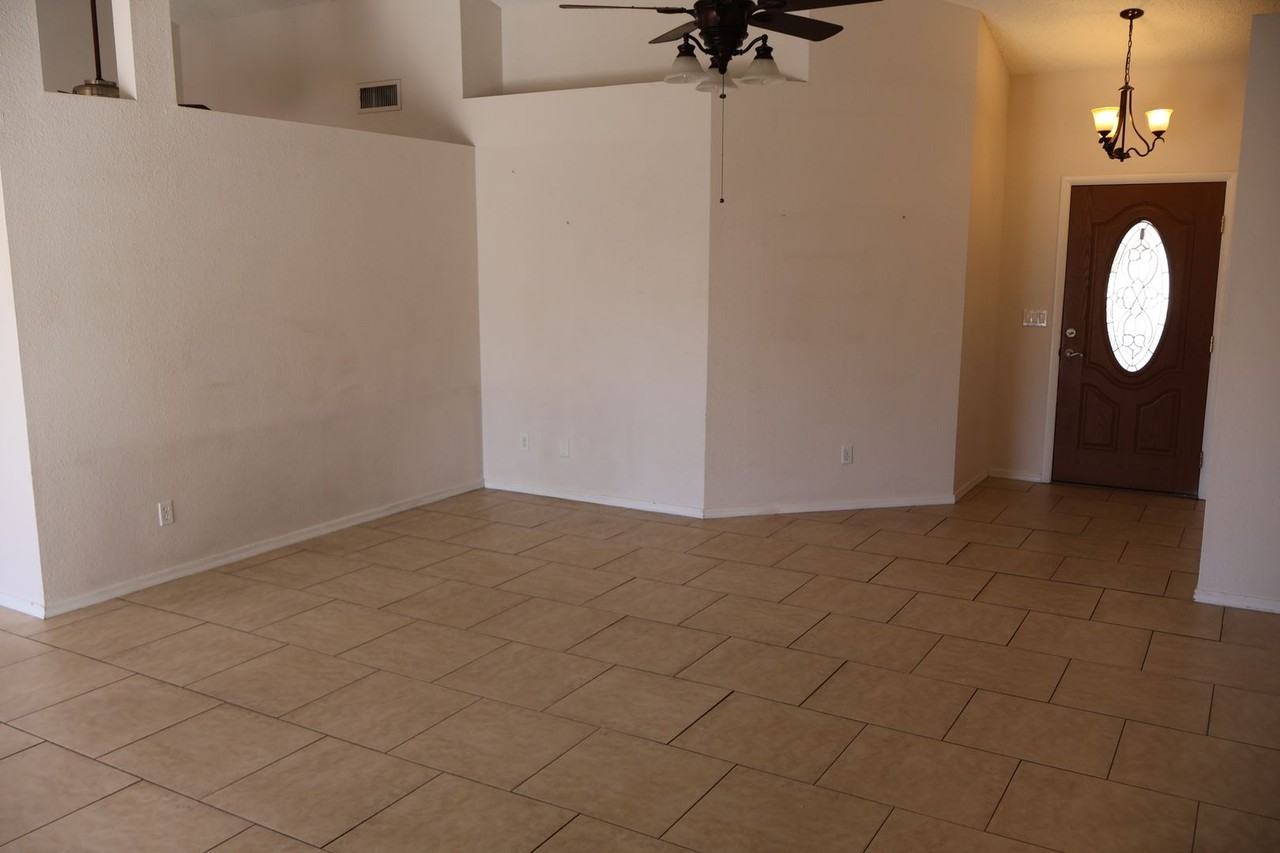 725 West Mesquite Street - Photo 7 of 34