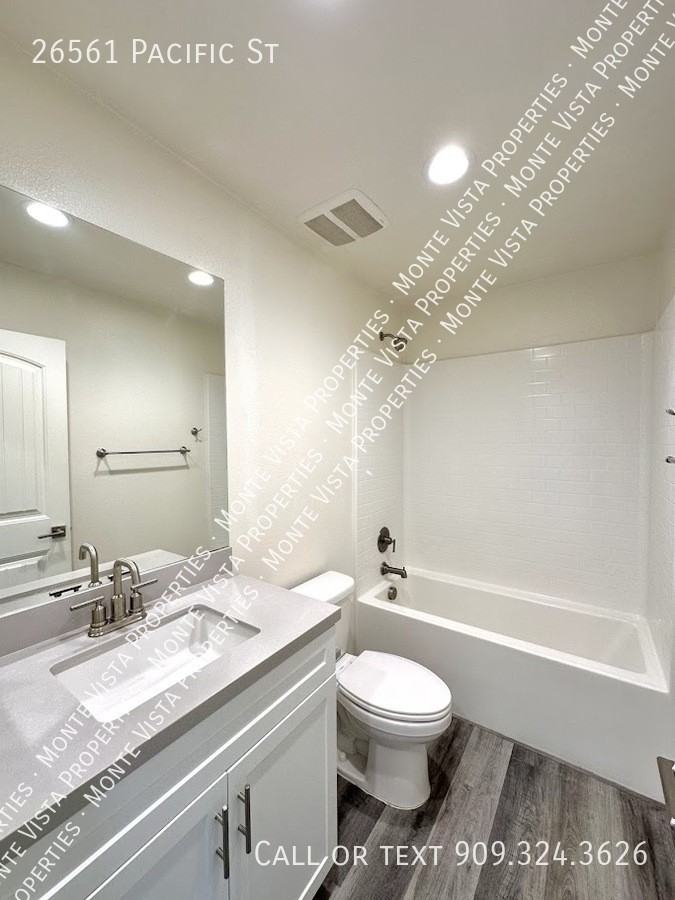 26561 Pacific St - Photo 3 of 7