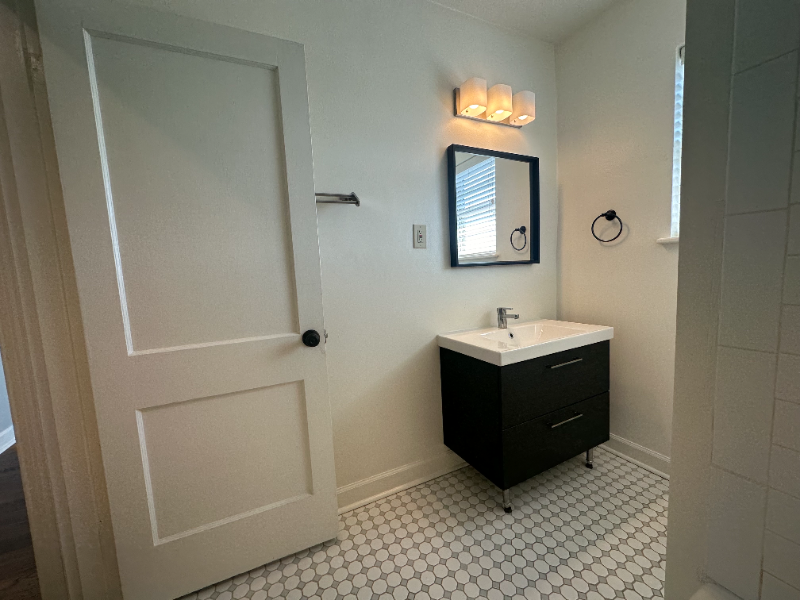 1717 Louisiana St #D - Photo 3 of 8