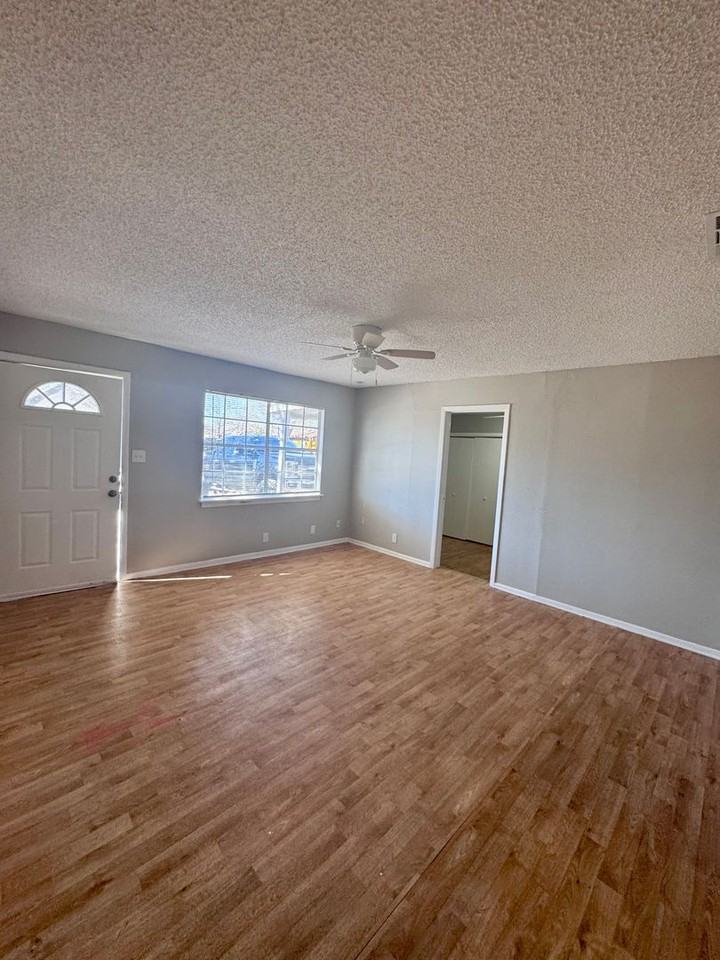 2824 Birch Park Dr - Photo 2 of 8