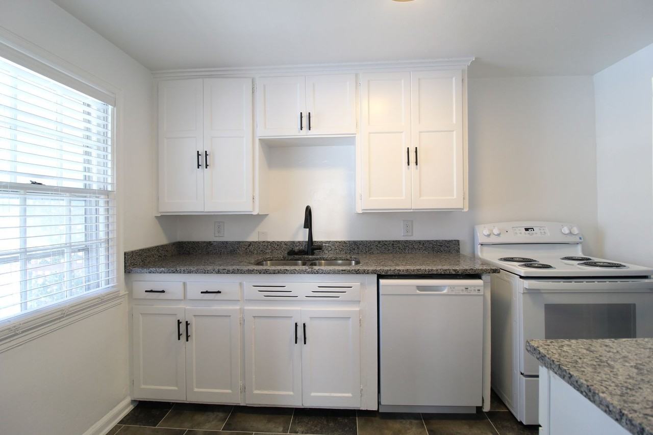 4401 S Lane St - Photo 3 of 9