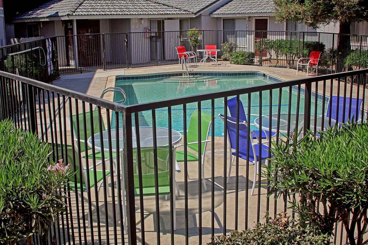 Springwood Court Apts - Photo 3 of 32