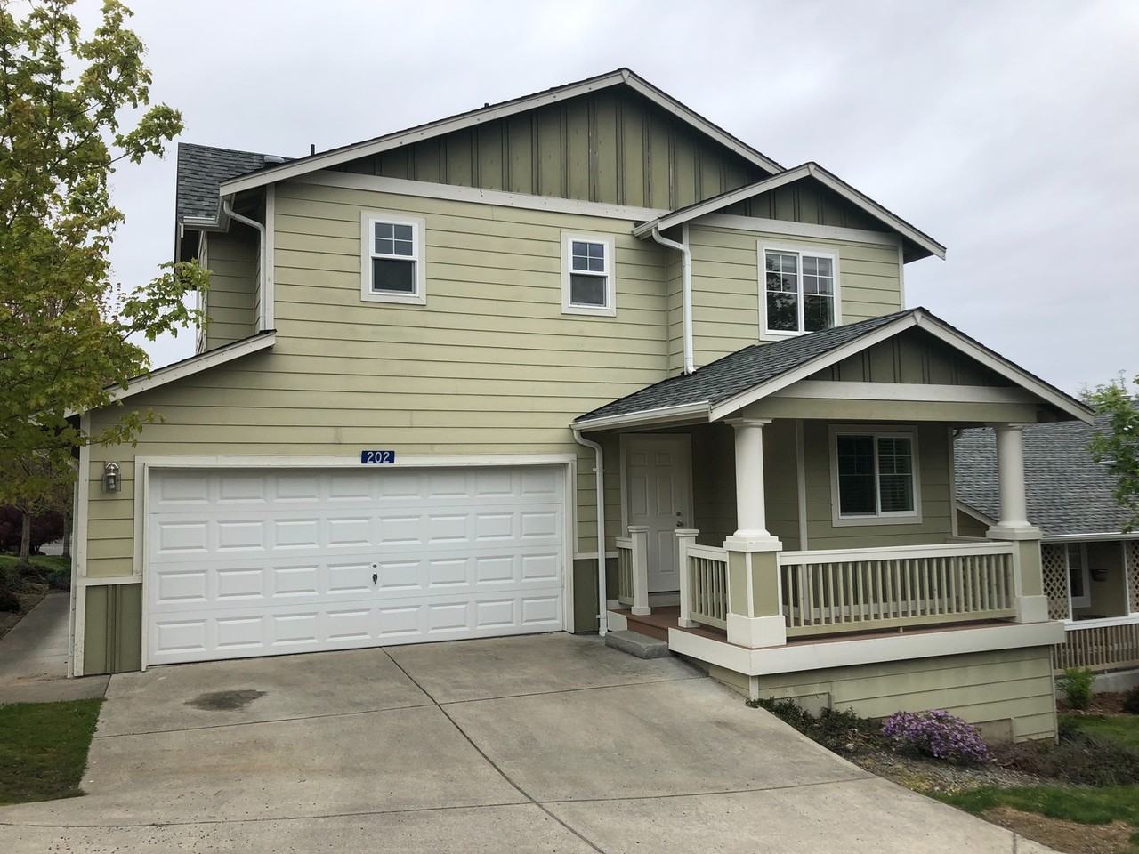 202 Dallas St - Photo 2 of 18