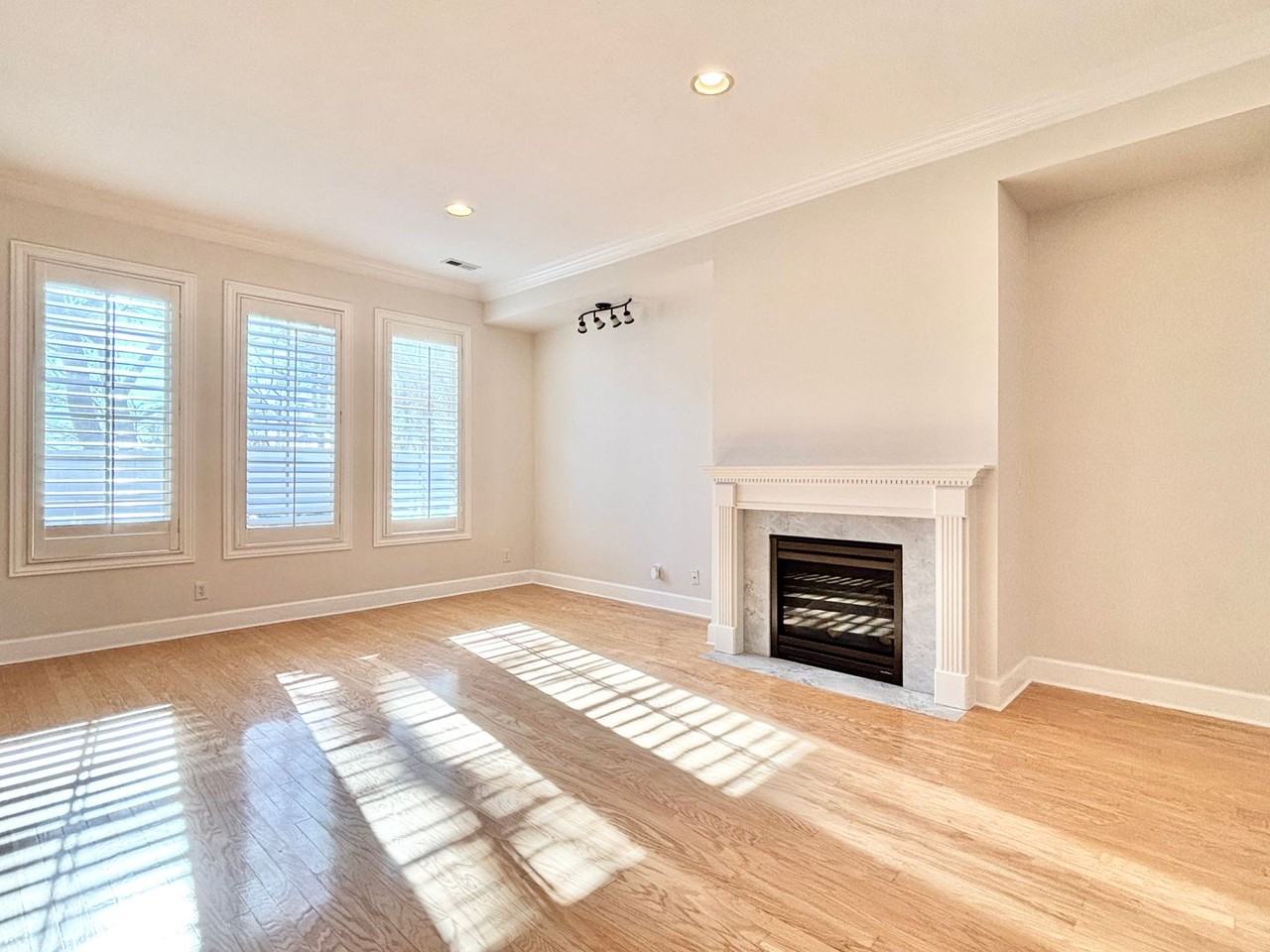 943 E Sage Park Ln - Photo 3 of 27