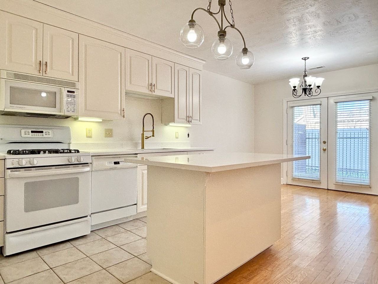943 E Sage Park Ln - Photo 6 of 27