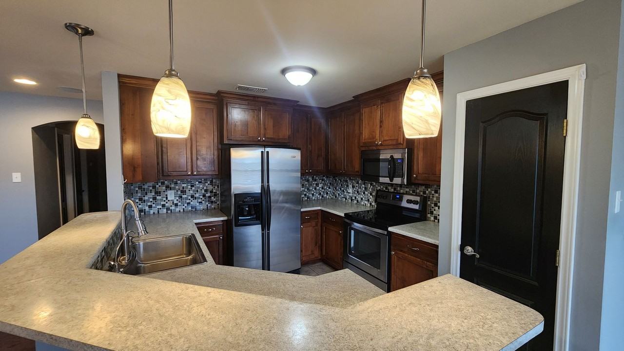 2806 Selman Dr - Photo 3 of 19