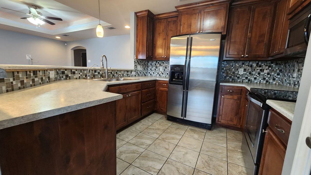 2806 Selman Dr - Photo 4 of 19