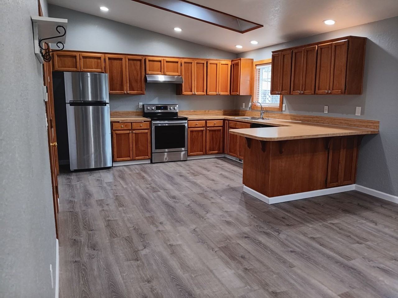 4637 47th Ave Ne - Photo 3 of 23