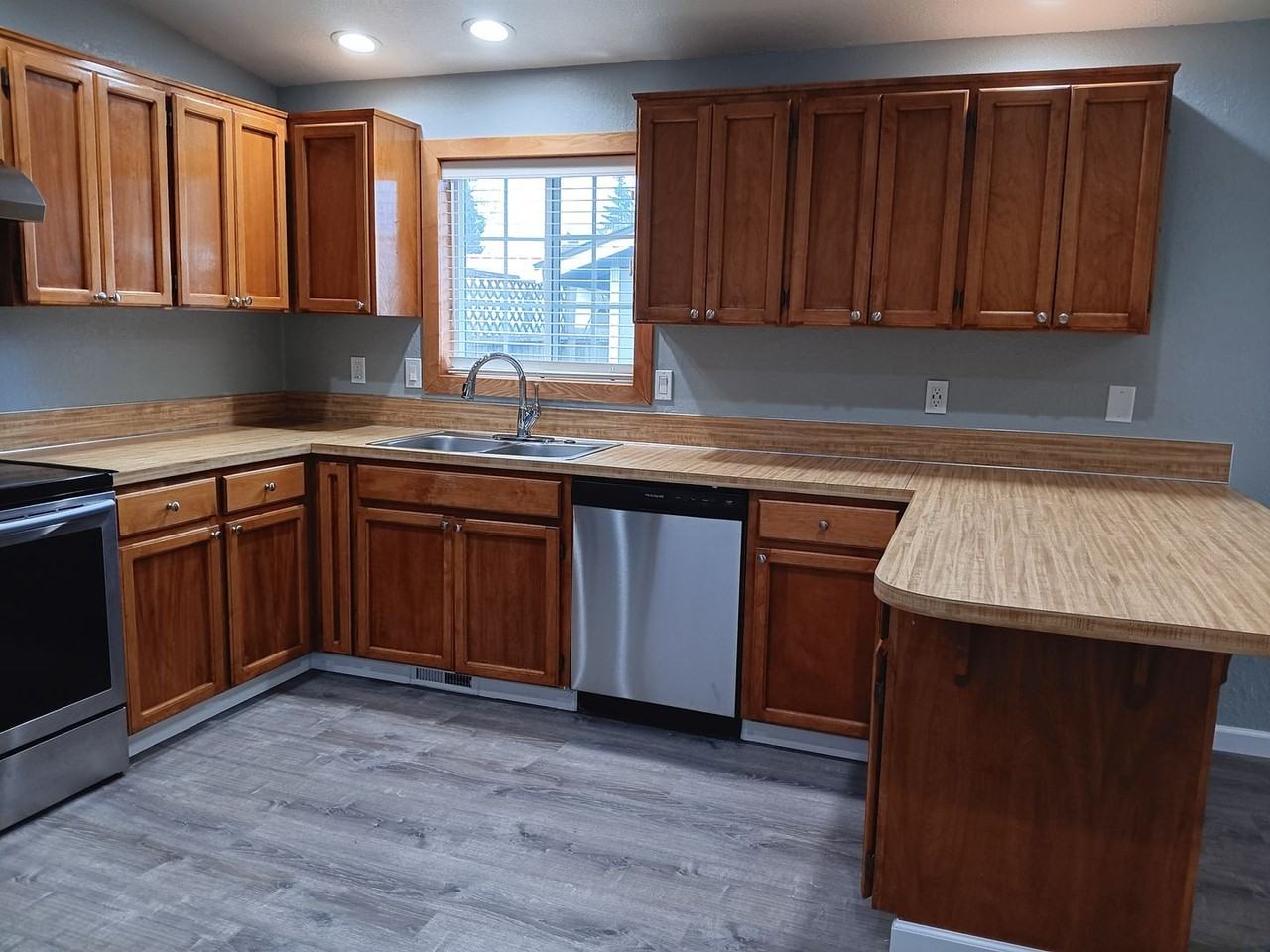 4637 47th Ave Ne - Photo 4 of 23