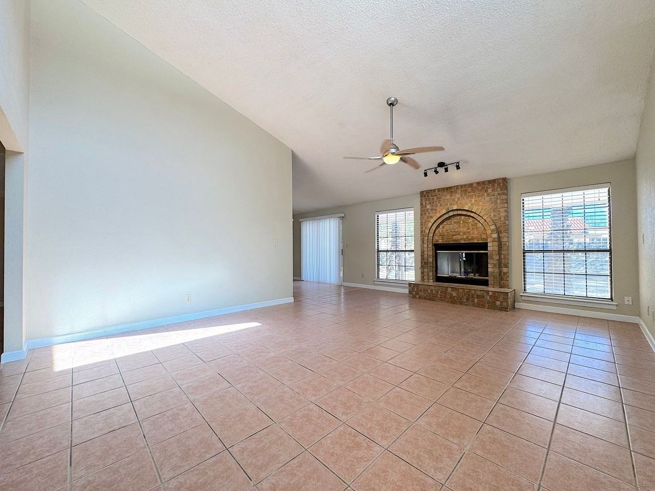 525 Pinar Del Rio Dr - Photo 7 of 32