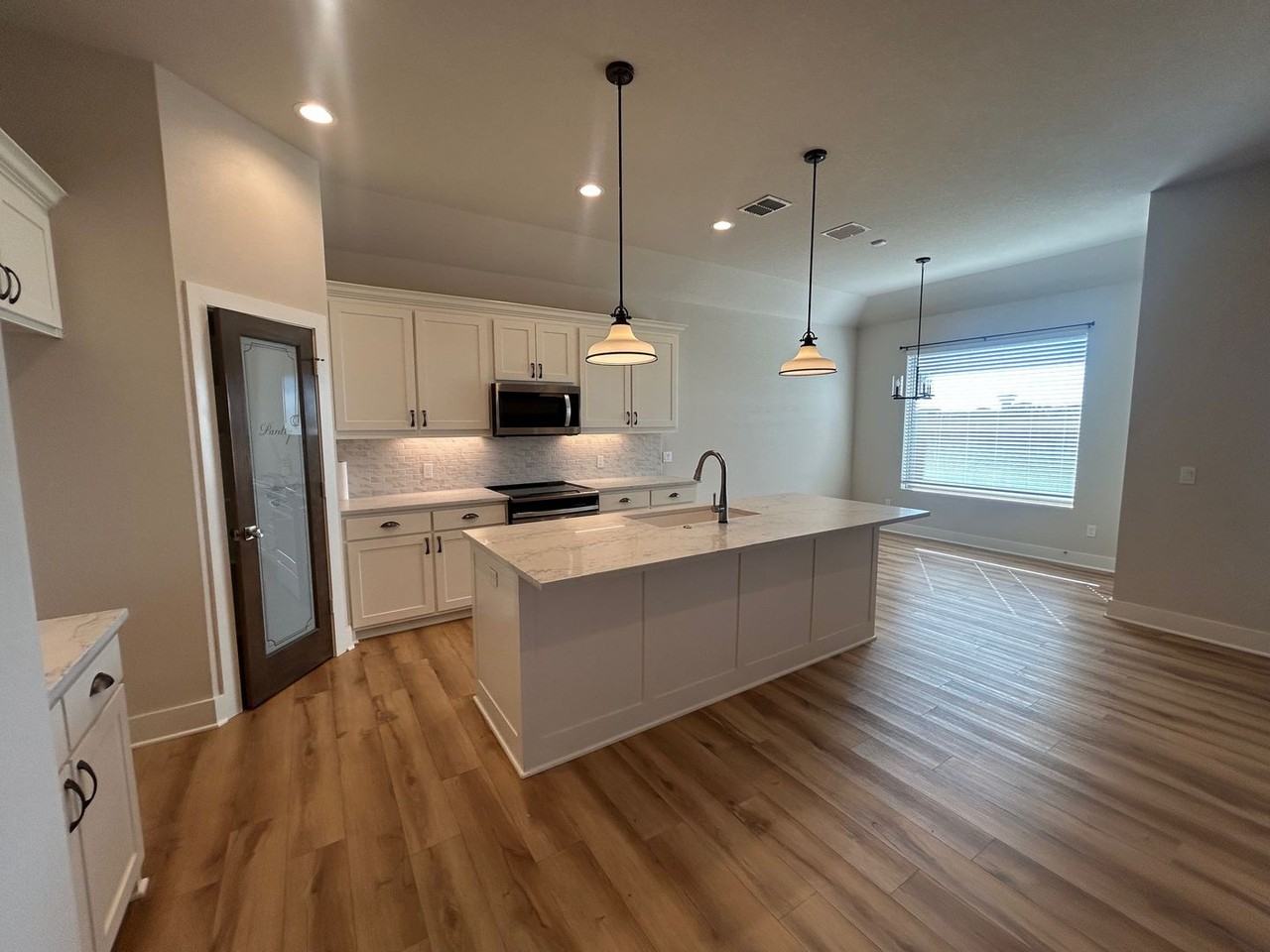 1713 Fabian Dr - Photo 4 of 24