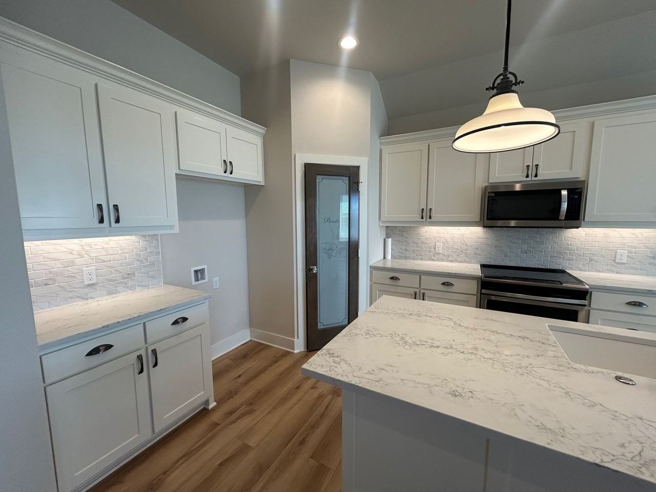 1713 Fabian Dr - Photo 3 of 24