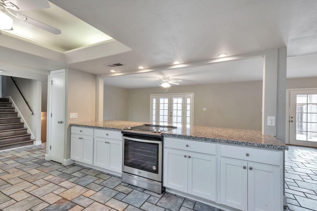 3922 S Alder Dr - Photo 6 of 33