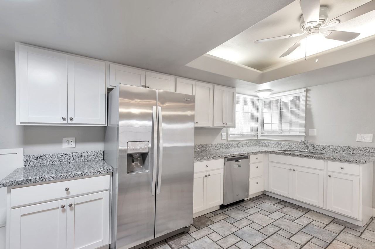 3922 S Alder Dr - Photo 7 of 33