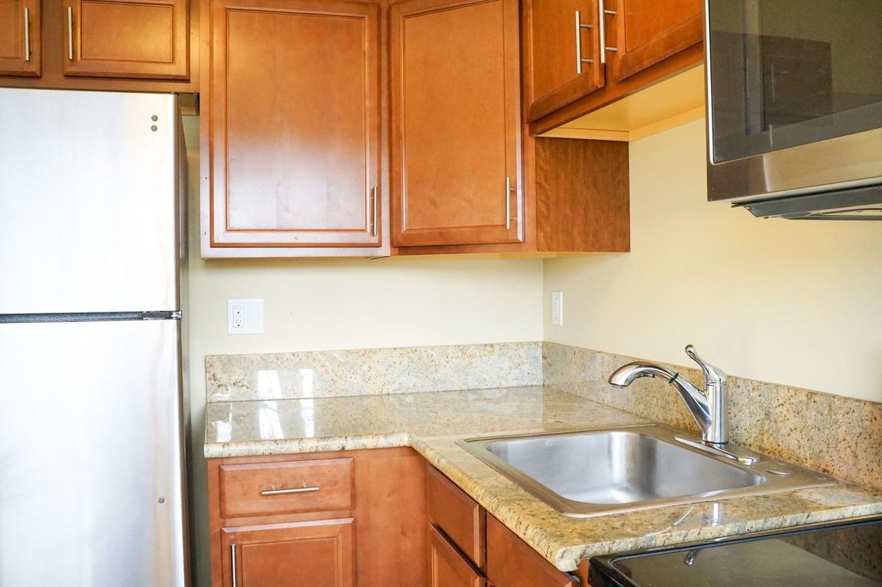 7536 N Ida Ave - Photo 3 of 15