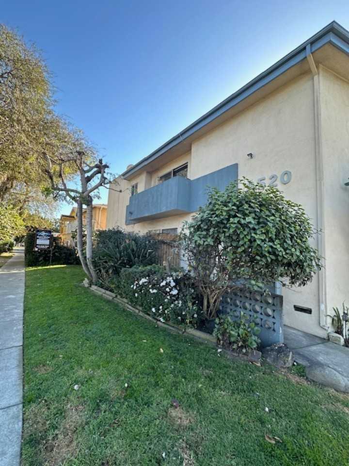 n9520 - Photo 2 of 2