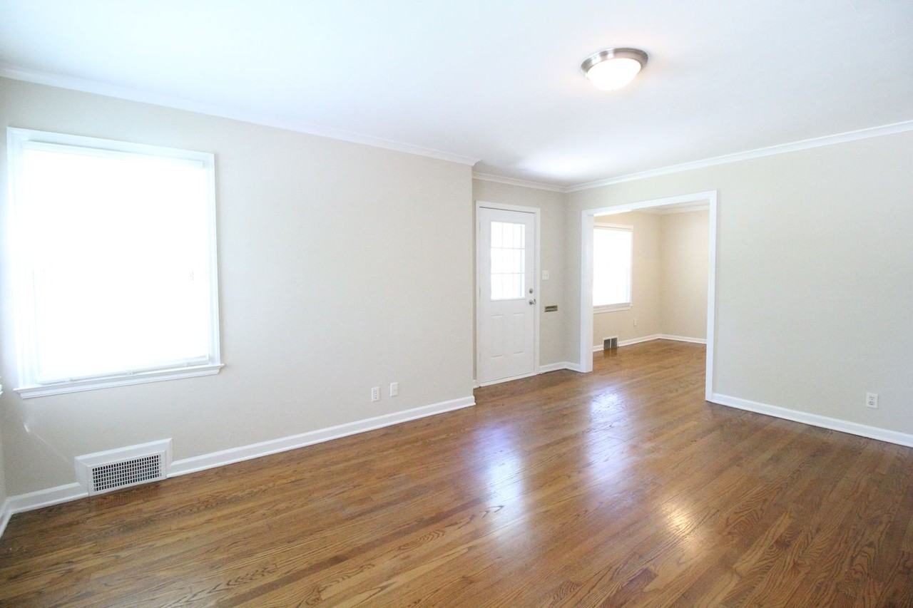 6043 Delmar St - Photo 3 of 11