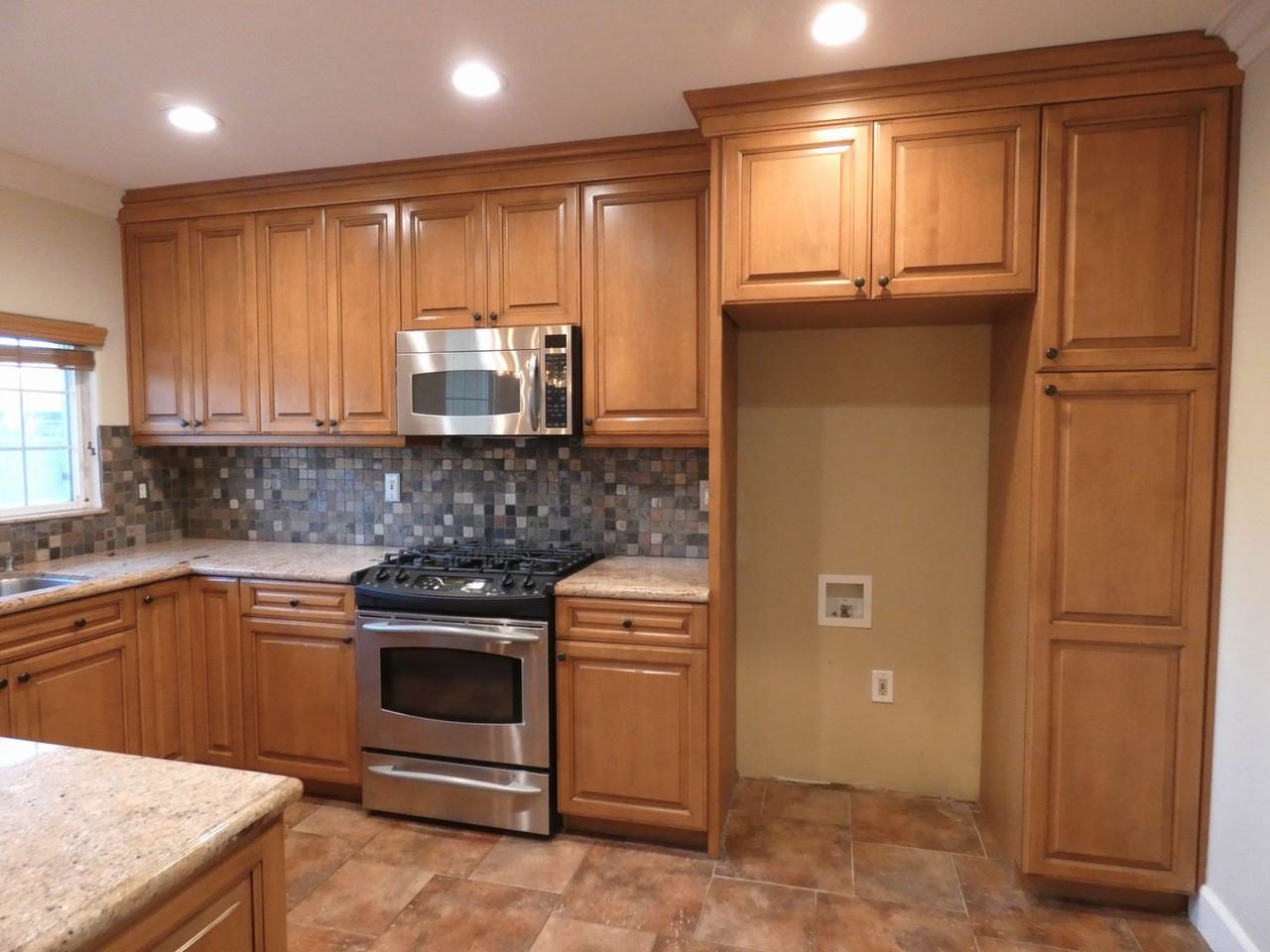 11208 Corley Dr - Photo 3 of 15