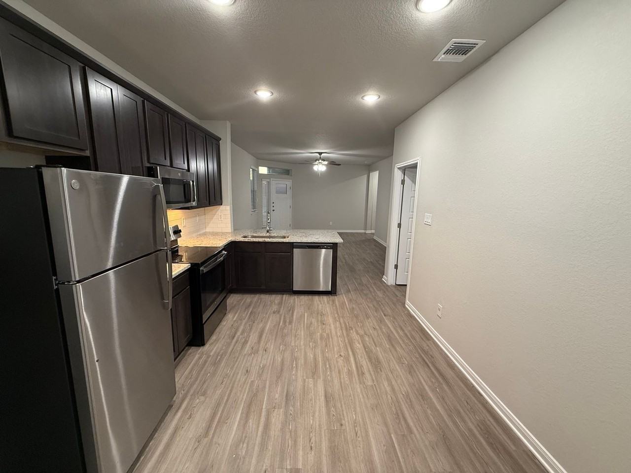 312 Caleb Ct - Photo 5 of 18