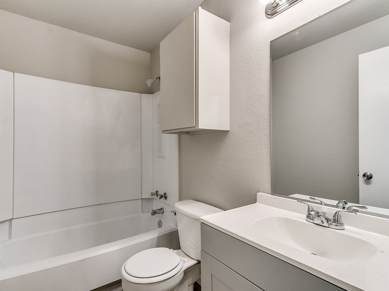 1109 W Fulton St - Photo 4 of 32