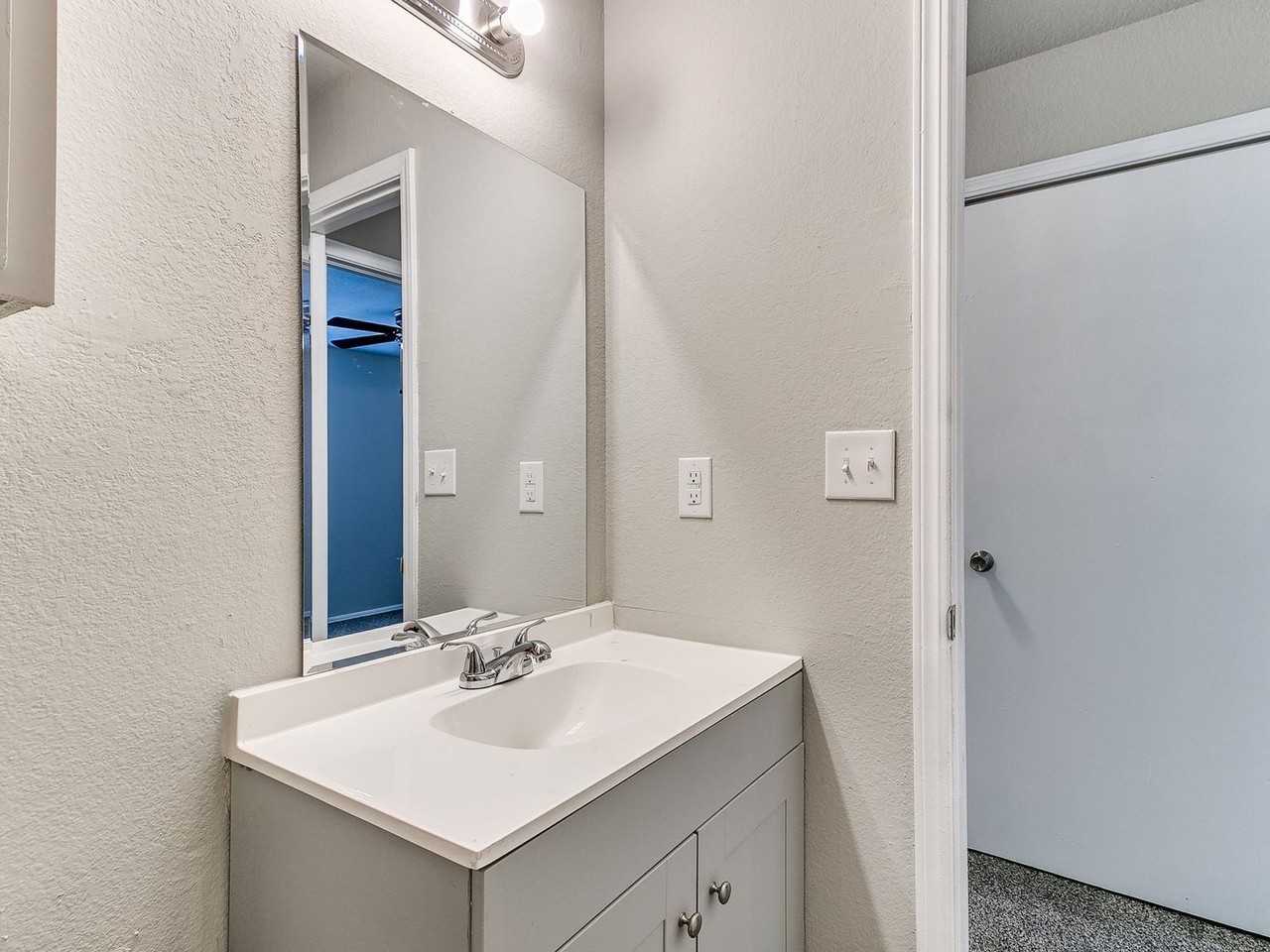 1109 W Fulton St - Photo 5 of 32