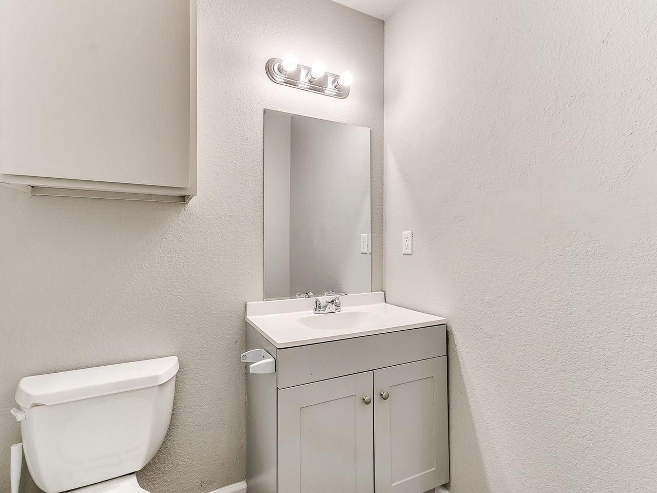 1109 W Fulton St - Photo 7 of 32