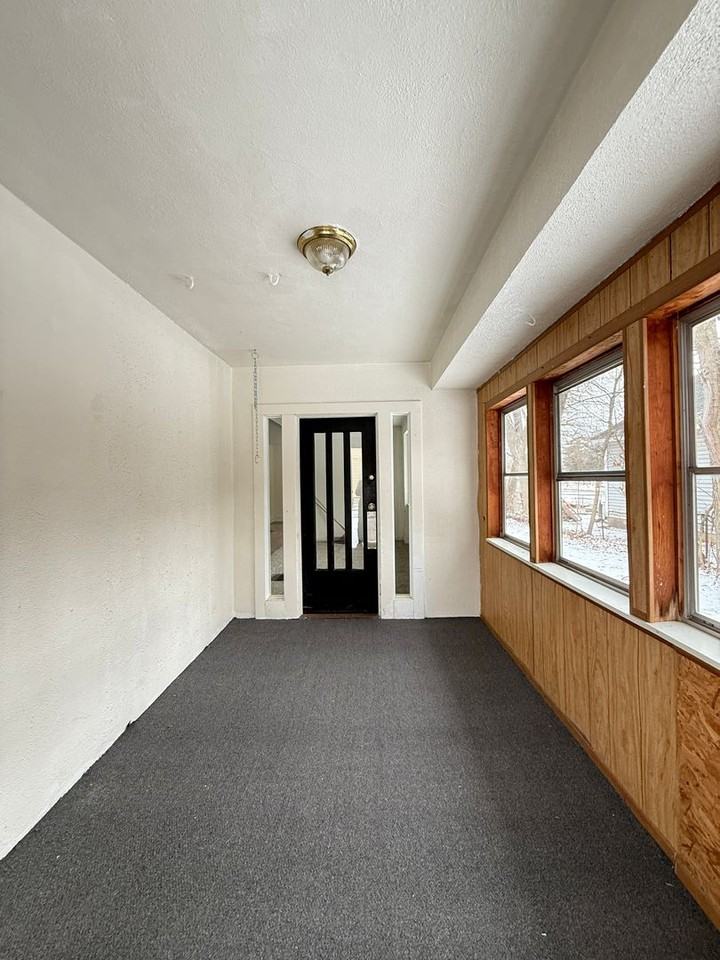 1707 Meharry St - Photo 2 of 17
