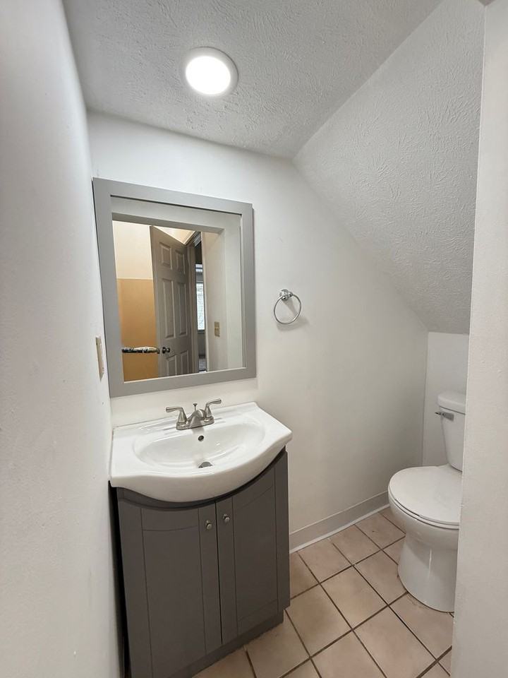 1707 Meharry St - Photo 5 of 17