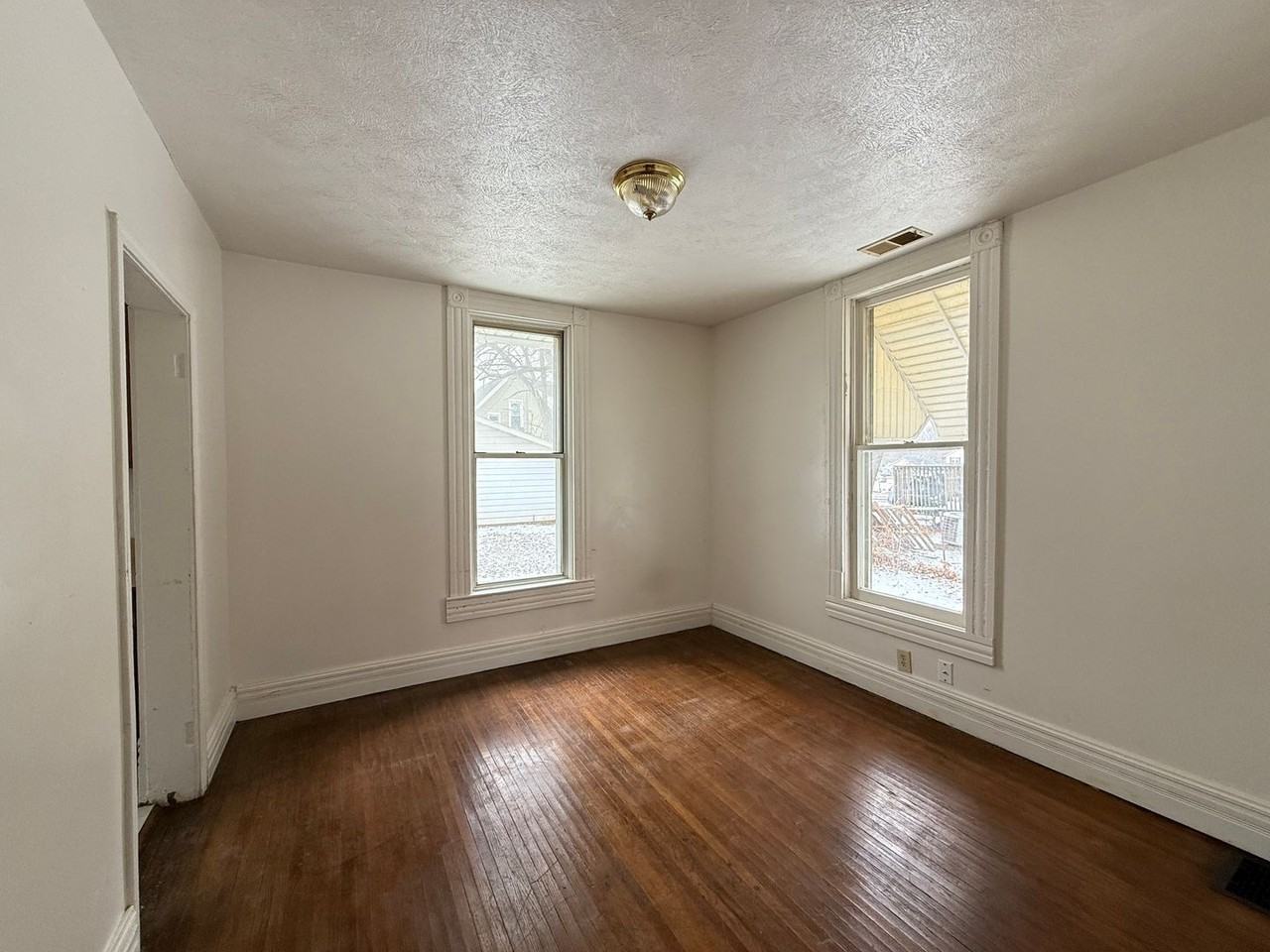 1707 Meharry St - Photo 7 of 17